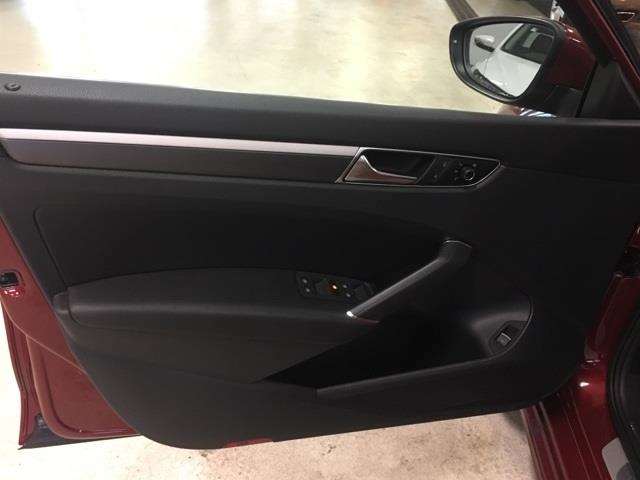 2017 Volkswagen Passat 1.8T R-Line 4dr Sedan